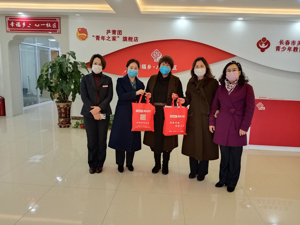 2。新城供熱公司為社區(qū)捐贈(zèng)口罩.png