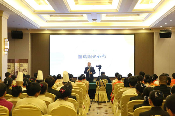 20.酒店公司開展《塑造陽光心態(tài)》專題培訓_副本.jpg 20.酒店公司開展《塑造陽光心態(tài)》專題培訓_副本.jpg