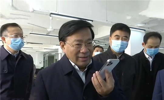 封一： 吉林省委副書記、省長(zhǎng)韓俊蒞臨國(guó)信伊通供熱_副本.jpg