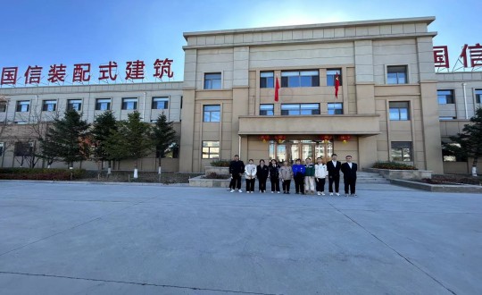 11.長(zhǎng)春建筑學(xué)院應(yīng)屆生來到裝配式總公司參觀面試（幫忙處理下照片，凸顯人物）_副本.jpg