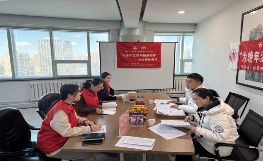 11.長春市民政局到健康產(chǎn)業(yè)集團(tuán)居家服務(wù)事業(yè)部居家養(yǎng)老單元踏查_副本.jpg