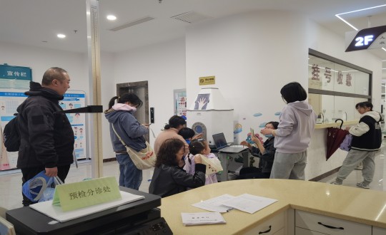 23.社區(qū)醫(yī)院舉辦“助力兒童生長發(fā)育健康教育評估”主題義診活動(dòng)_副本.jpg
